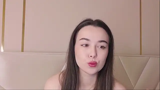 Snapshot of MiaMarlow chatting on October 5, 2025, 8:43 pm MiaMarlow online show from October 5, 2025, 8:43 pm