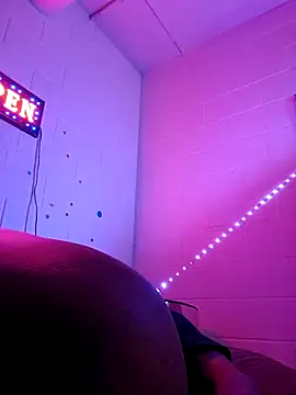 Snapshot of Nuttygmarley chatting on November 27, 2025, 9:43 am Nuttygmarley online show from November 27, 2025, 9:43 am