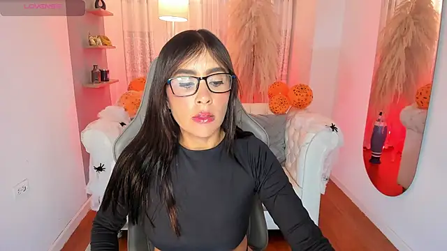 Natalia Leon8 online show from October 13, 2025, 4:25 am