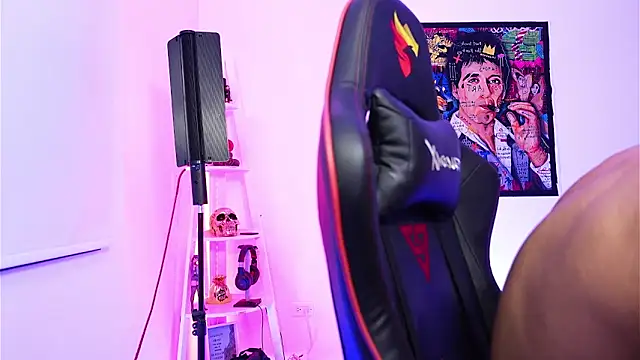 logan hugh8 online show from December 21, 2025, 6:15 am