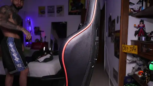 logan hugh8 online show from April 14, 2026, 11:54 pm