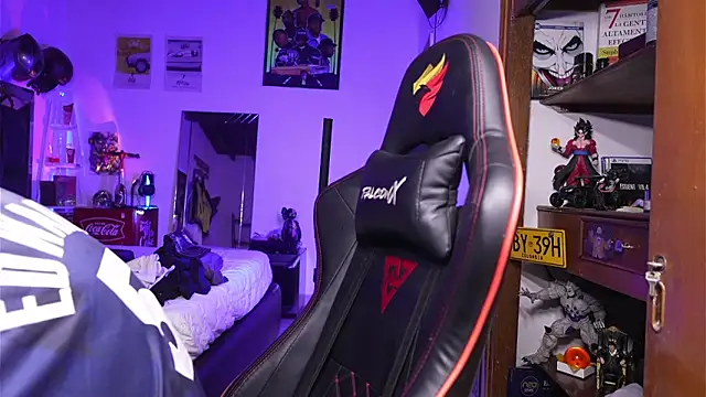 logan hugh8 online show from March 26, 2026, 10:35 am