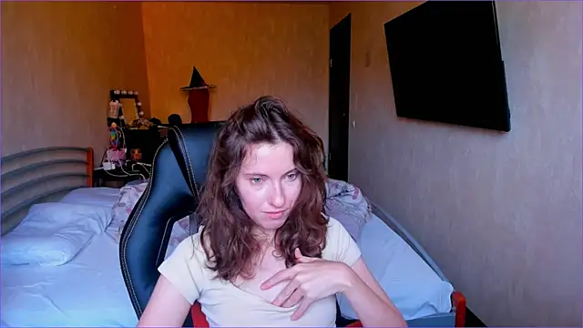 Agata in Wonderland online show from October 9, 2025, 8:04 am