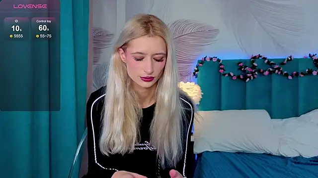 Monica Leen online show from November 26, 2025, 6:24 am