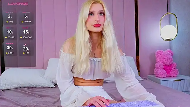 Monica Leen online show from October 10, 2025, 6:25 am