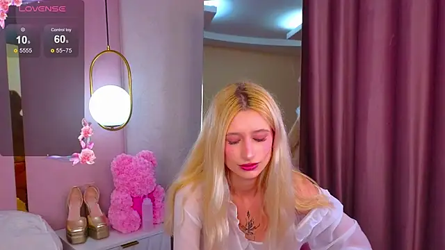 Monica Leen online show from September 19, 2025, 6:50 am