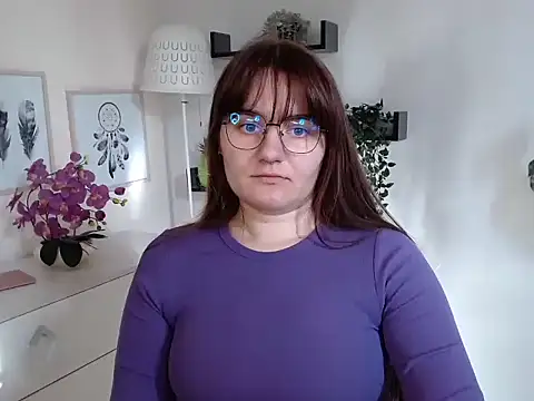 Snapshot of Julie_Diamond chatting on October 10, 2025, 12:28 pm Julie Diamond online show from October 10, 2025, 12:28 pm
