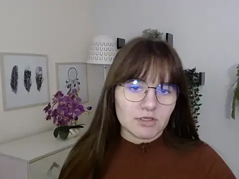 Julie Diamond online show from December 1, 2025, 5:14 pm