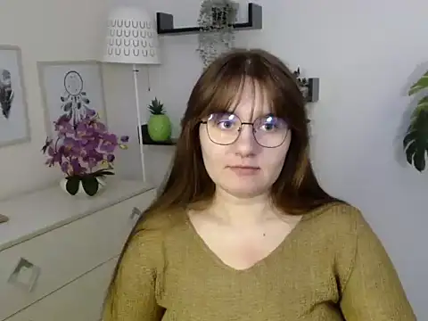 Julie Diamond online show from November 10, 2025, 1:49 pm