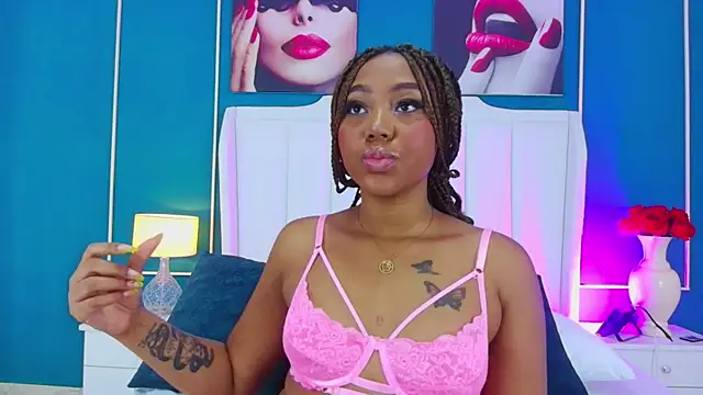 Snapshot of AngelaRoberts chatting on September 17, 2025, 1:35 pm AngelaRoberts online show from September 17, 2025, 1:35 pm