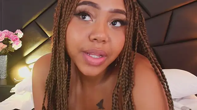 Snapshot of AngelaRoberts chatting on September 27, 2025, 4:46 pm AngelaRoberts online show from September 27, 2025, 4:46 pm