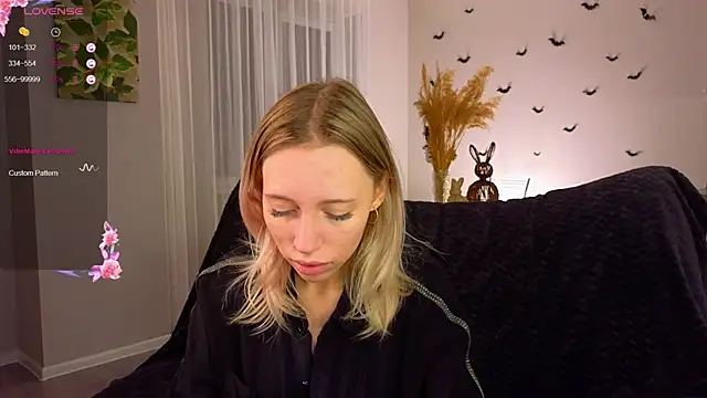 NyxaThorn online show from November 6, 2025, 4:33 pm