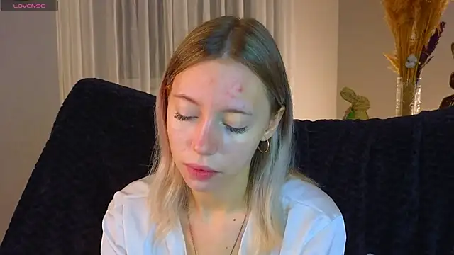 NyxaThorn online show from November 23, 2025, 2:38 pm