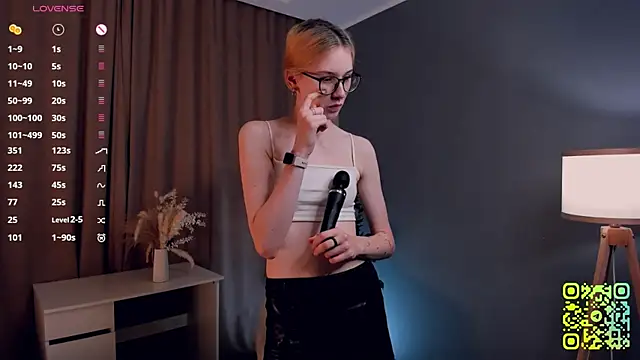 SharylSmalt online show from September 28, 2025, 1:01 am