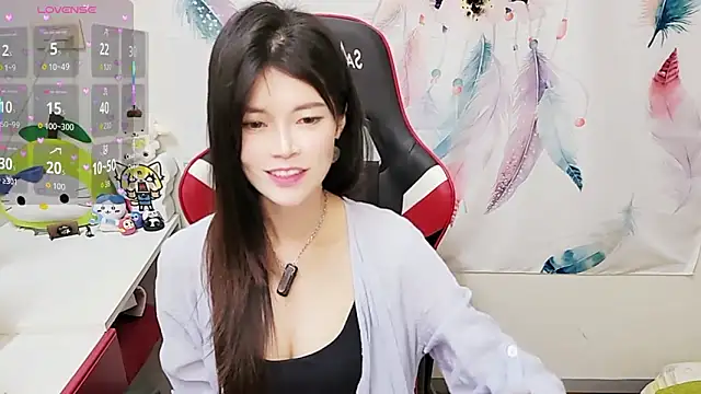 Snapshot of Alina10932 chatting on November 25, 2025, 9:20 am Alina10932 online show from November 25, 2025, 9:20 am