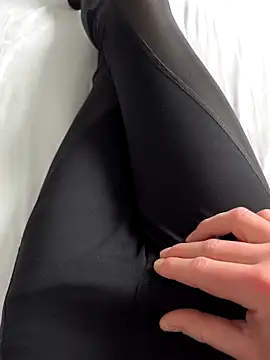 Snapshot of luckylover2024 chatting on February 22, 2026, 9:22 am luckylover2024 online show from February 22, 2026, 9:22 am