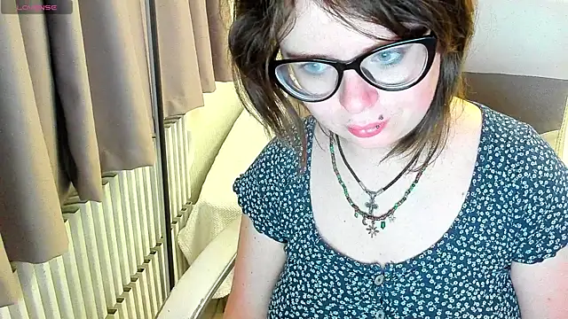 MilisaSweet777 online show from October 2, 2025, 7:28 pm