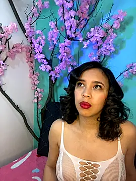Snapshot of Esmeraldagh_ chatting on October 7, 2025, 11:33 am Esmeraldagh online show from October 7, 2025, 11:33 am