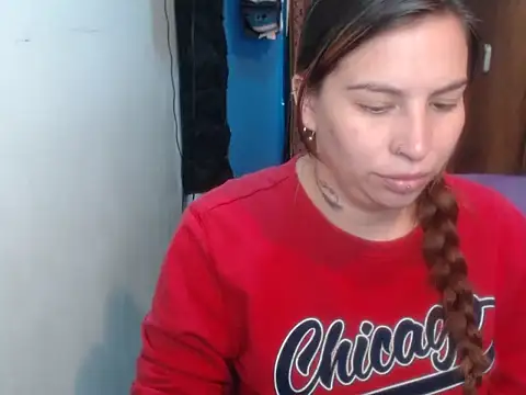 Snapshot of cloequeen15 chatting on February 24, 2026, 5:36 pm cloequeen15 online show from February 24, 2026, 5:36 pm