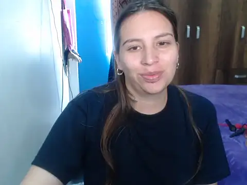 Snapshot of cloequeen15 chatting on February 2, 2026, 5:01 pm cloequeen15 online show from February 2, 2026, 5:01 pm