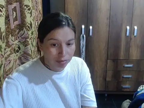 Snapshot of cloequeen15 chatting on May 31, 2026, 6:19 am cloequeen15 online show from May 31, 2026, 6:19 am