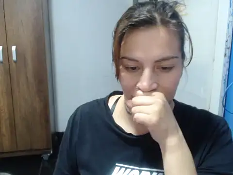 cloequeen15 online show from November 12, 2025, 6:34 pm