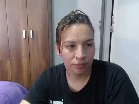 cloequeen15 online show from November 13, 2025, 12:53 pm