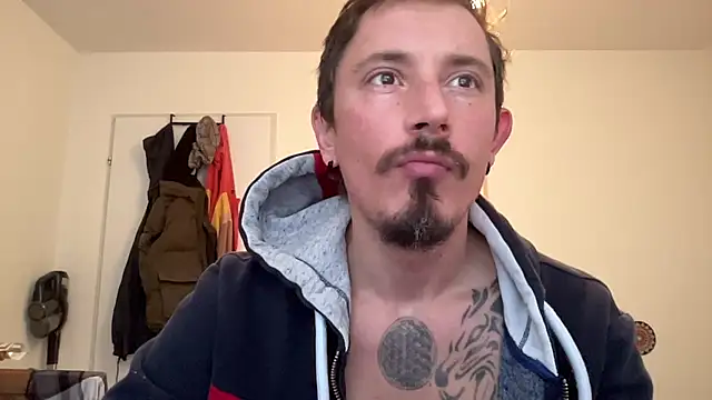 Snapshot of sunZfun chatting on November 2, 2025, 10:31 am sunZfun online show from November 2, 2025, 10:31 am