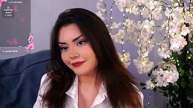 MerlynDinovo online show from November 18, 2025, 9:01 am