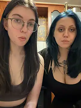 Snapshot of Threesomebabes chatting on August 5, 2026, 8:03 pm Threesomebabes online show from August 5, 2026, 8:03 pm