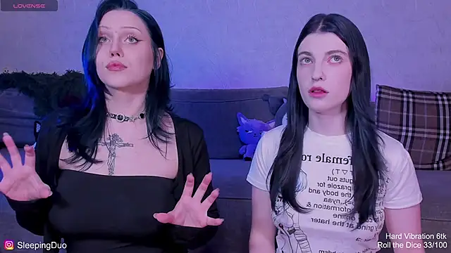 Snapshot of Threesomebabes chatting on June 14, 2026, 6:20 pm Threesomebabes online show from June 14, 2026, 6:20 pm