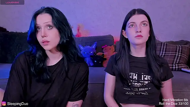 Snapshot of Threesomebabes chatting on June 16, 2026, 8:31 pm Threesomebabes online show from June 16, 2026, 8:31 pm