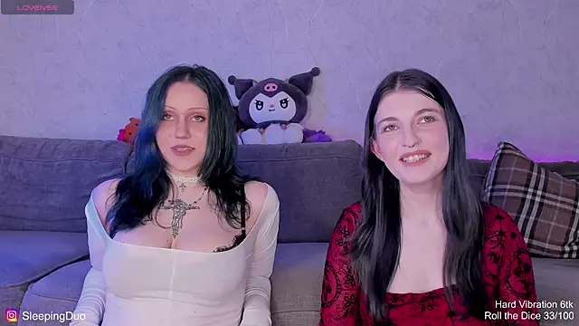 Snapshot of Threesomebabes chatting on July 3, 2026, 12:11 pm Threesomebabes online show from July 3, 2026, 12:11 pm
