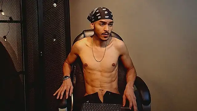 Snapshot of MarcusRain_ chatting on February 8, 2026, 4:43 am MarcusRain online show from February 8, 2026, 4:43 am