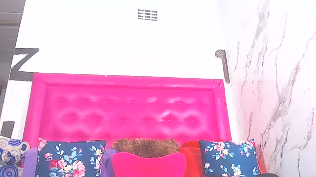 LoloQueen5 online show from June 2, 2026, 8:42 pm