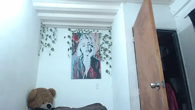 Samanta milf84 online show from November 27, 2025, 9:37 pm