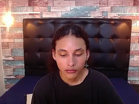 Snapshot of Andrew_Landry chatting on October 6, 2025, 3:02 pm Andrew Landry online show from October 6, 2025, 3:02 pm