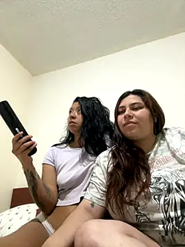 Snapshot of Lincy_and_hanna chatting on September 15, 2025, 1:39 am Lincy and hanna online show from September 15, 2025, 1:39 am