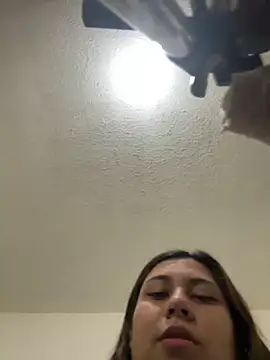 Snapshot of Lincy_and_hanna chatting on October 5, 2025, 1:40 am Lincy and hanna online show from October 5, 2025, 1:40 am