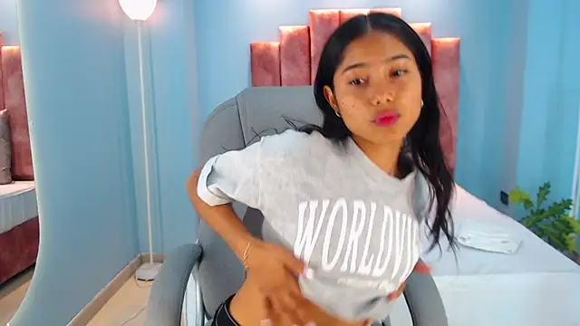 Snapshot of Milaa_Star_ chatting on November 12, 2025, 3:54 am Milaa Star online show from November 12, 2025, 3:54 am