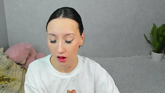 Snapshot of EileenMoores chatting on December 15, 2025, 5:41 pm EileenMoores online show from December 15, 2025, 5:41 pm