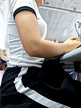 irina hana online show from October 30, 2025, 1:04 am