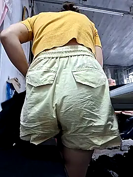 irina hana online show from October 31, 2025, 6:43 am