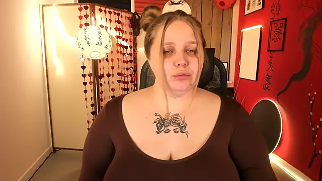 Snapshot of SladaDell chatting on February 18, 2026, 4:03 pm SladaDell online show from February 18, 2026, 4:03 pm