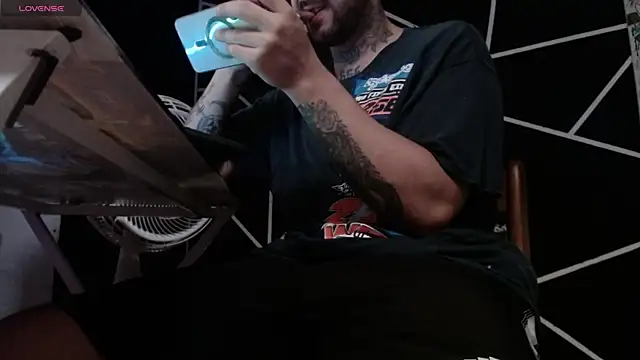 nicolastorres99 online show from November 5, 2025, 6:33 pm