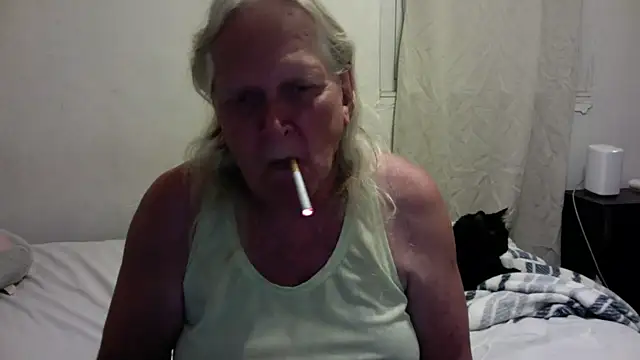 Snapshot of OldLadySara chatting on October 20, 2025, 12:34 am OldLadySara online show from October 20, 2025, 12:34 am
