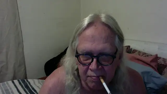 Snapshot of OldLadySara chatting on May 23, 2026, 3:27 am OldLadySara online show from May 23, 2026, 3:27 am