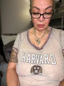 Snapshot of dieseldame1313 chatting on February 1, 2026, 2:43 am dieseldame1313 online show from February 1, 2026, 2:43 am