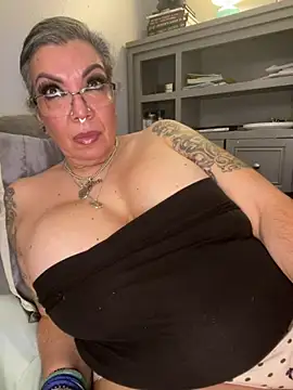 Snapshot of dieseldame1313 chatting on February 20, 2026, 6:26 am dieseldame1313 online show from February 20, 2026, 6:26 am