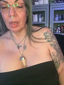 Snapshot of dieseldame1313 chatting on March 2, 2026, 11:22 pm dieseldame1313 online show from March 2, 2026, 11:22 pm